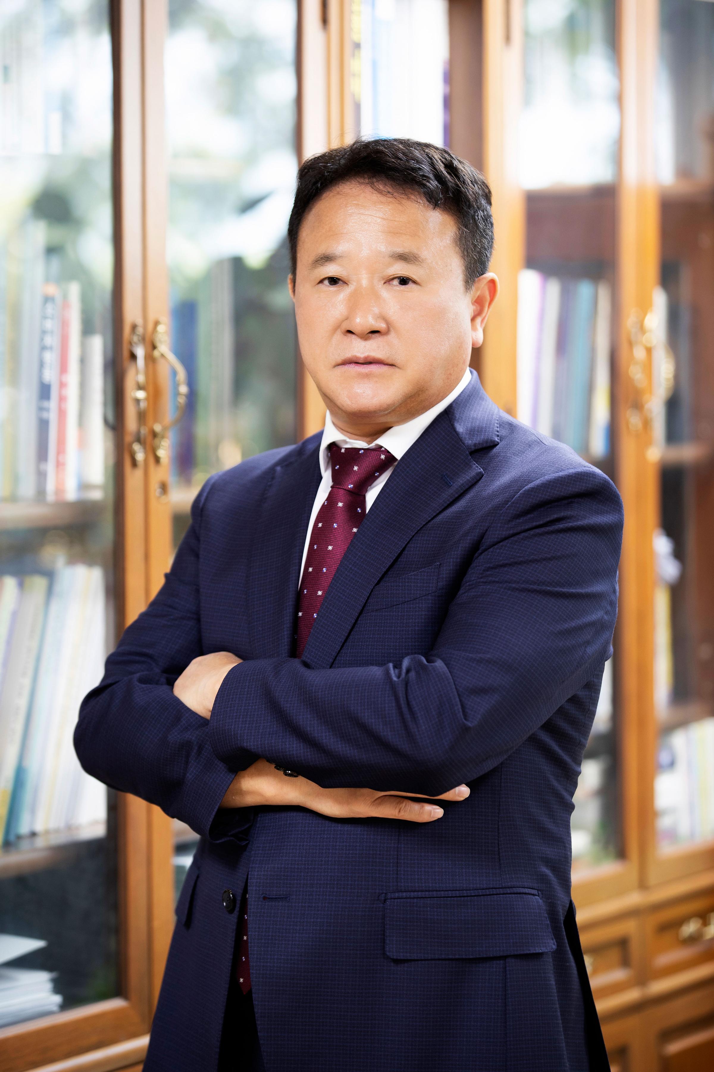 Soong Eui Women’s University President Park Gyeong-ho